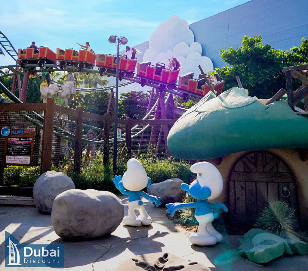 بازدید از دهکده اسمورف ها (Smurfs Village) در موشن گیت