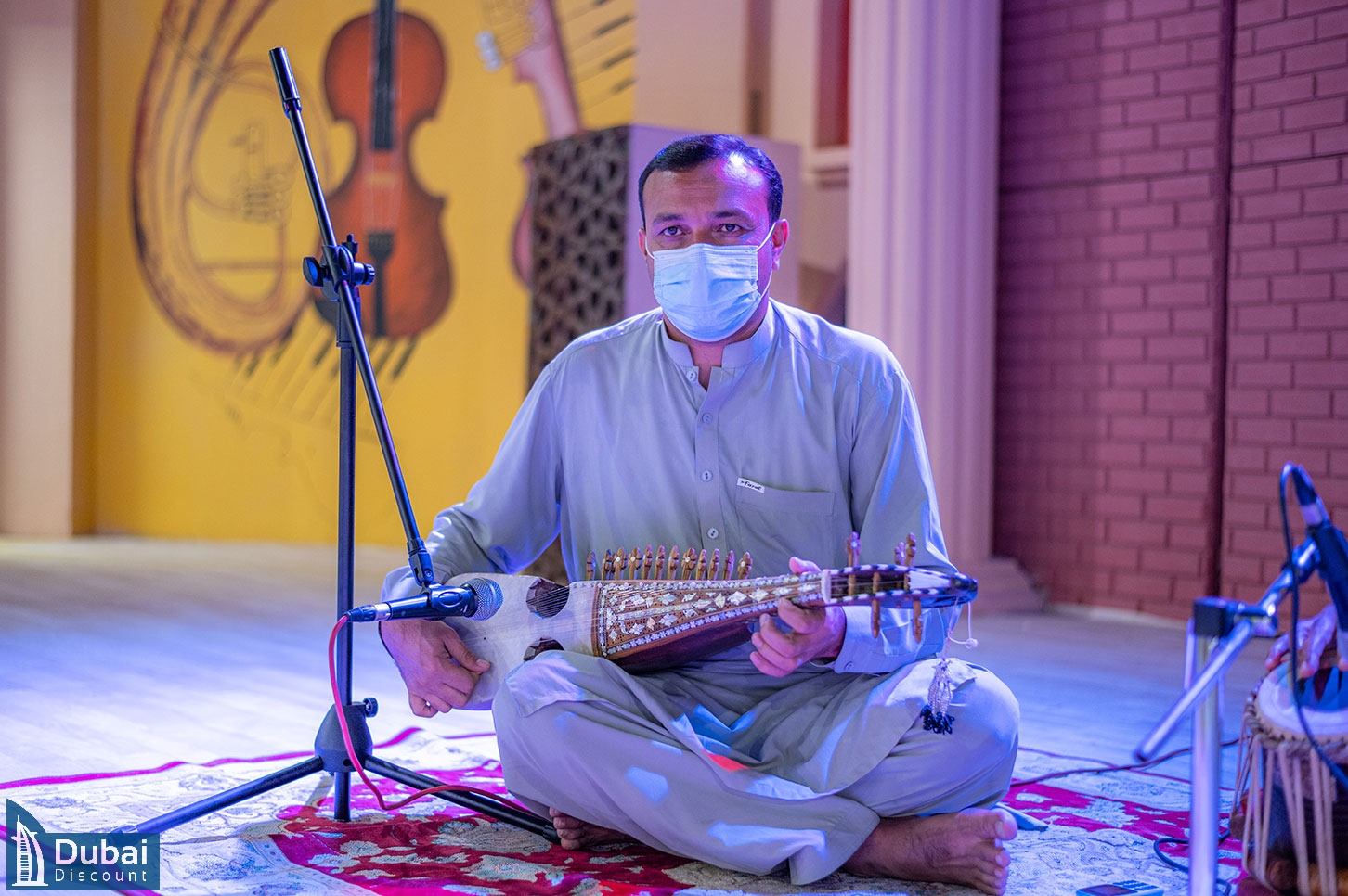 اجرای زنده در دهکده جهانی