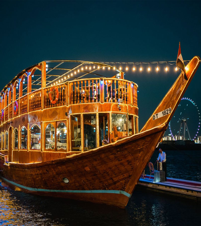 کشتی سنتی چوبی عربی گشت شهری دبی