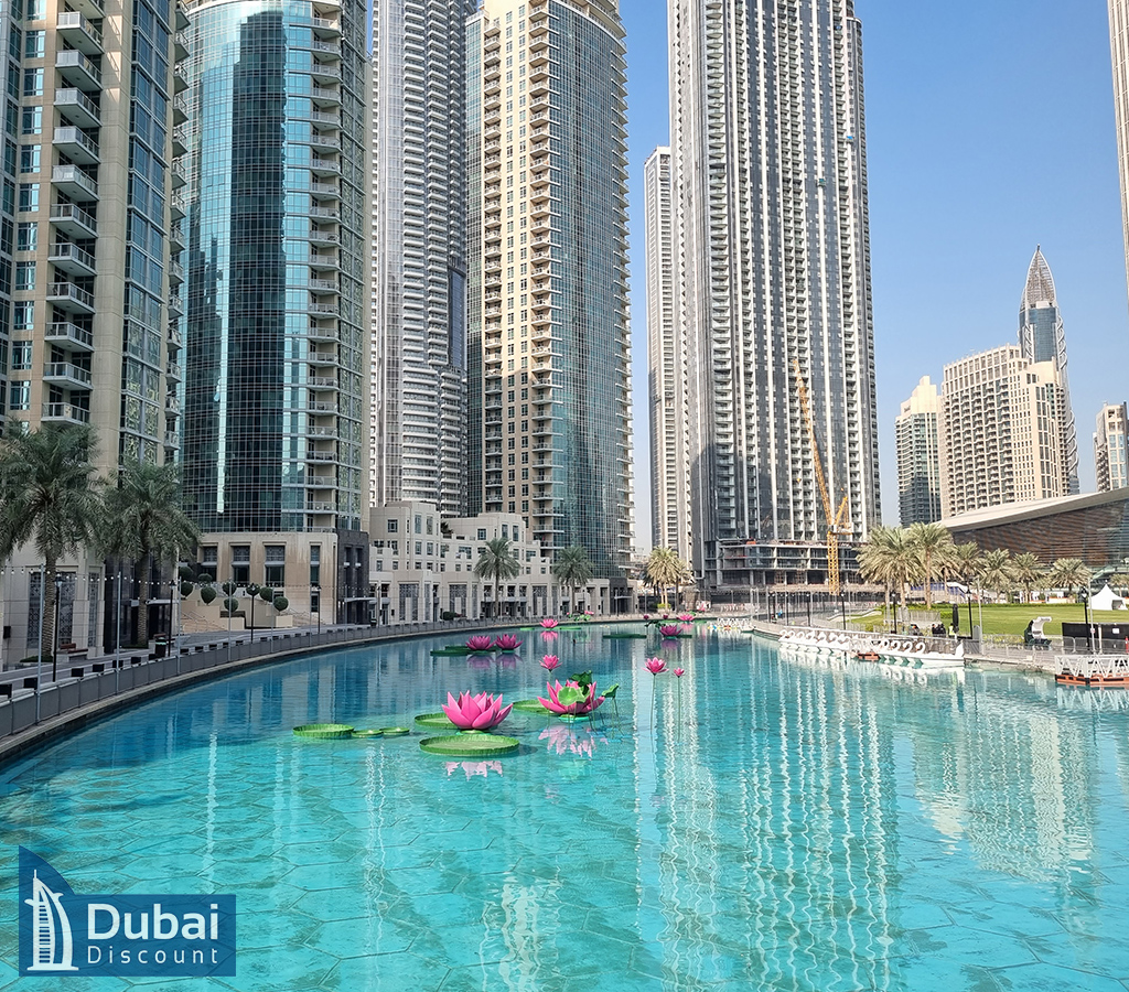 تصاویر پیاده روی و قایق سواری دریاچه و فواره دبی