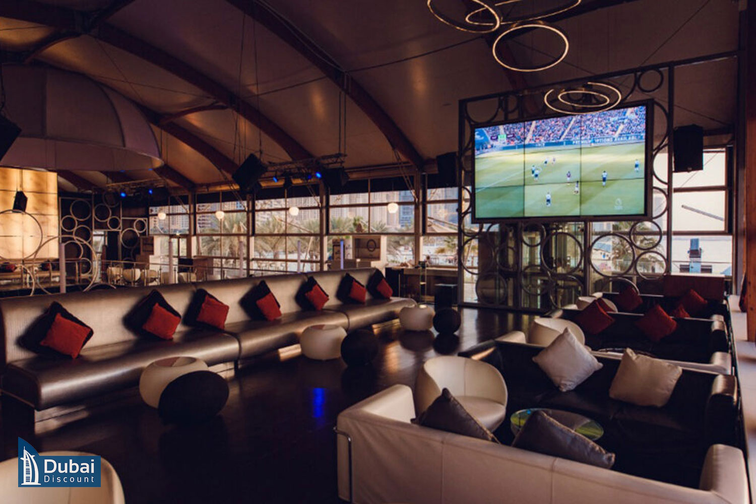 لانژ کلاب ساحلی جاذبه صفر