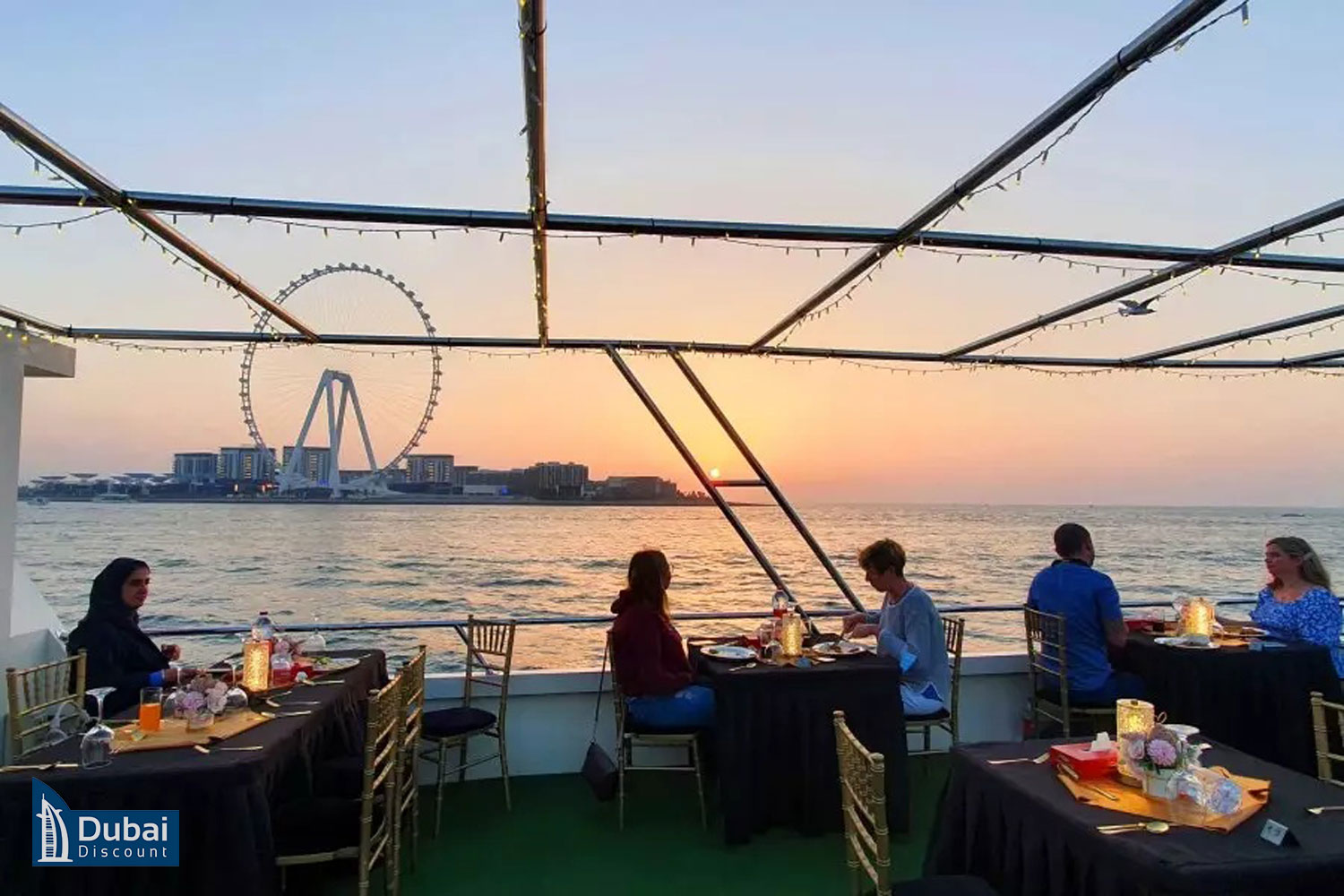 90 دقیقه شام با تور کشتی کروز اکسکلوسیو دبی