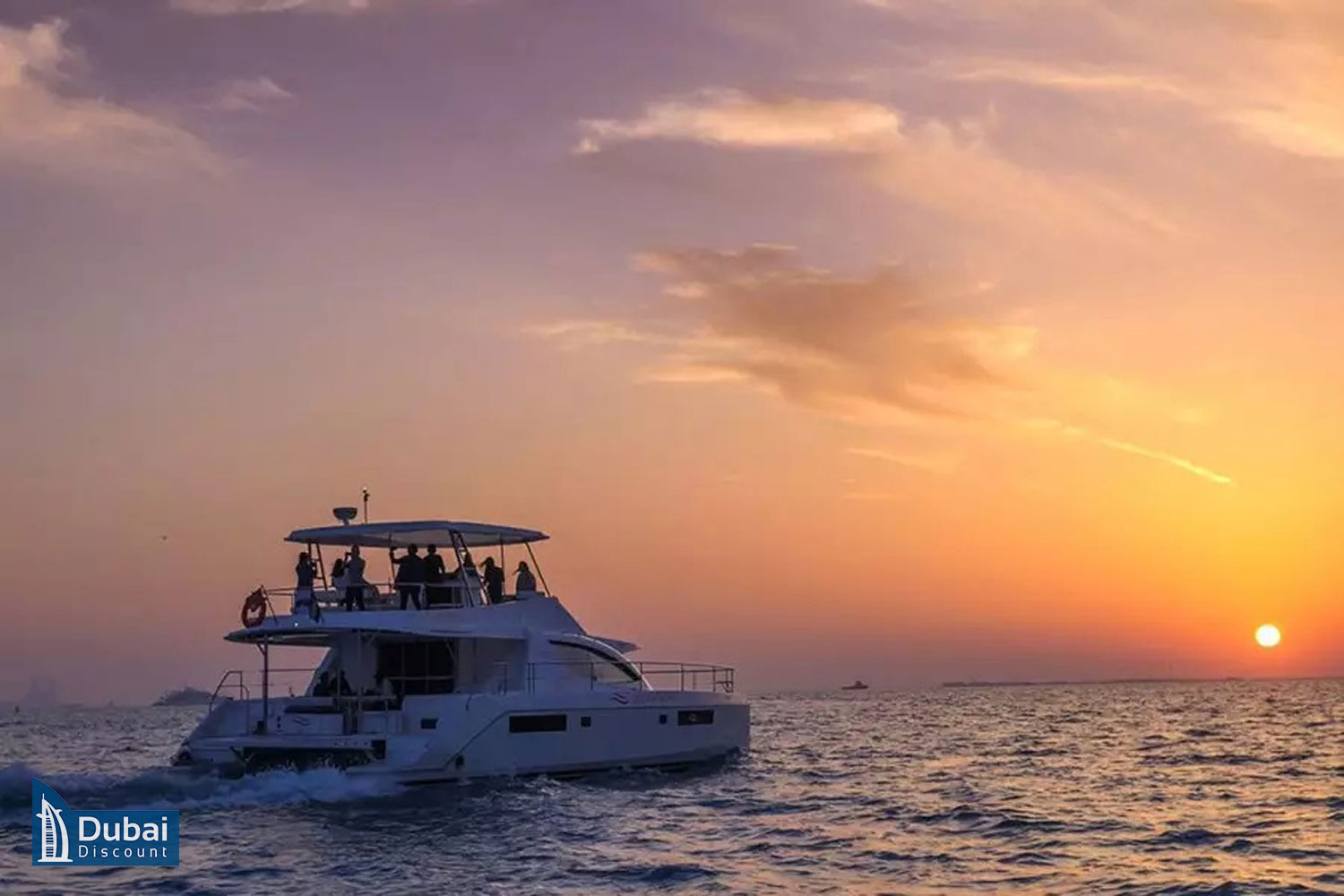 انواع گشت دریایی در تور کشتی یات تفریحی لوکس دبی