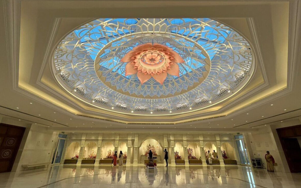 با معبد هندوها در دبی آشنا شوید (Hindu temple)