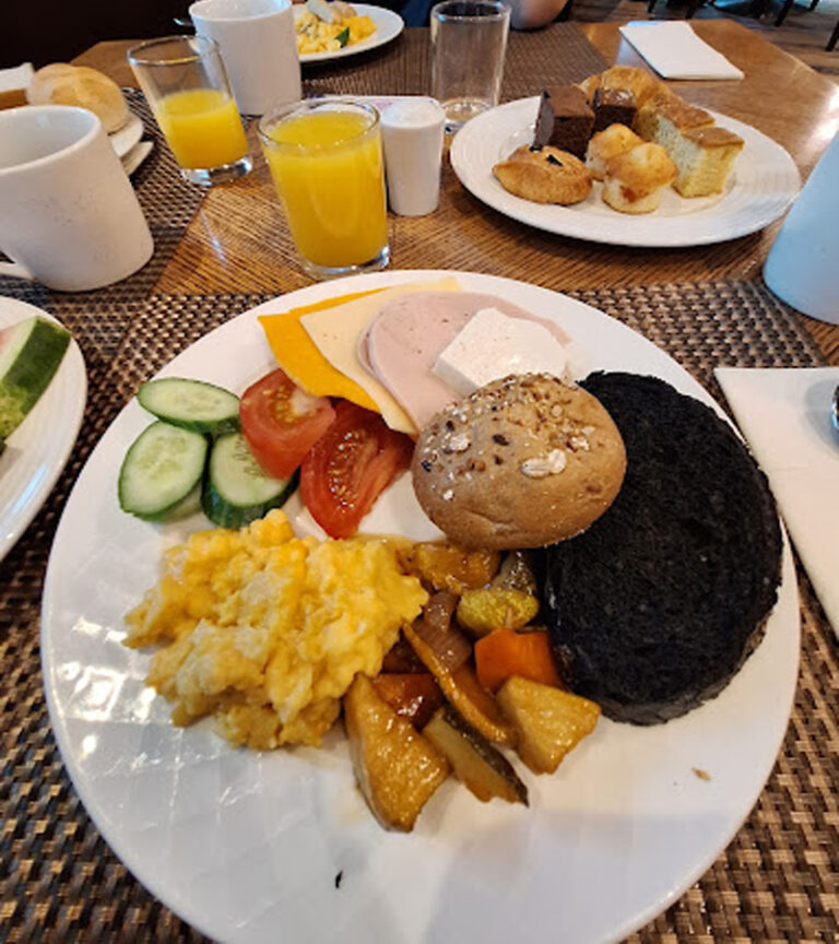 صبحانه هتل رز ریحان بای روتانا