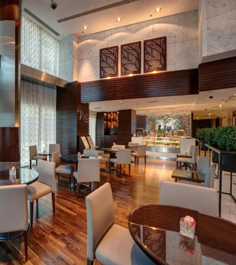 رستوران هتل رز ریحان بای روتانا