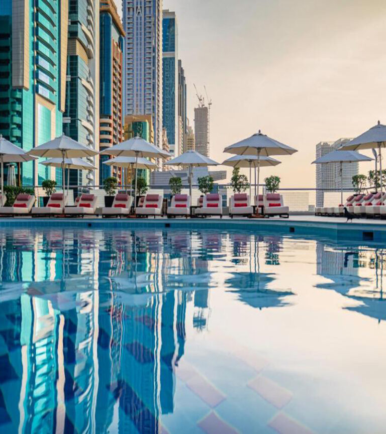 استخر هتل تاورز روتانا