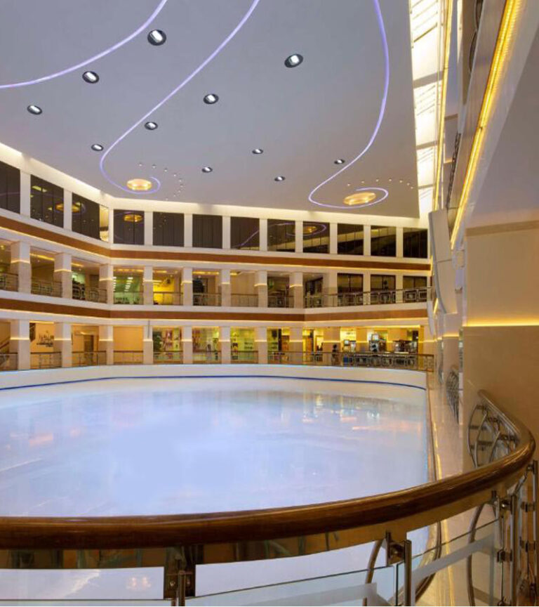 پیست اسکیت روی یخ هتل حیات ریجنسی