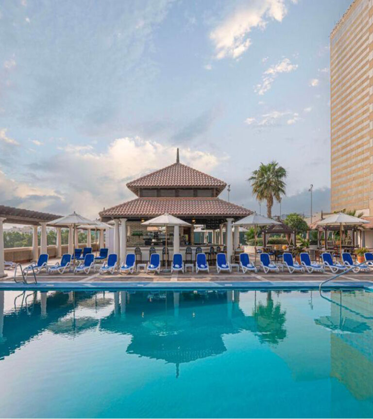 استخر هتل حیات ریجنسی