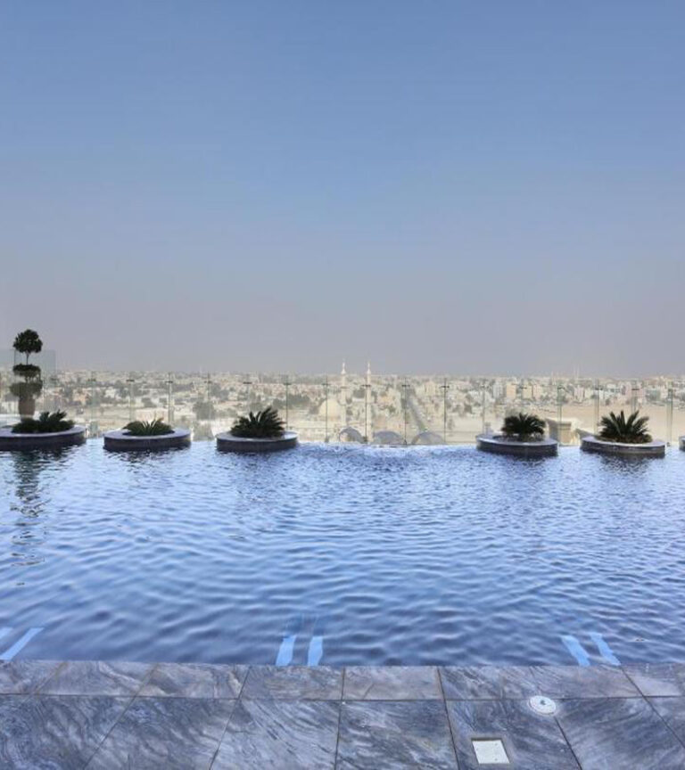 استخر هتل د تاور پلازا