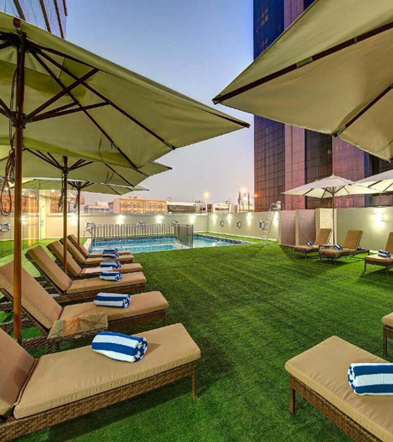 استخر روباز رویال کانتیننتال