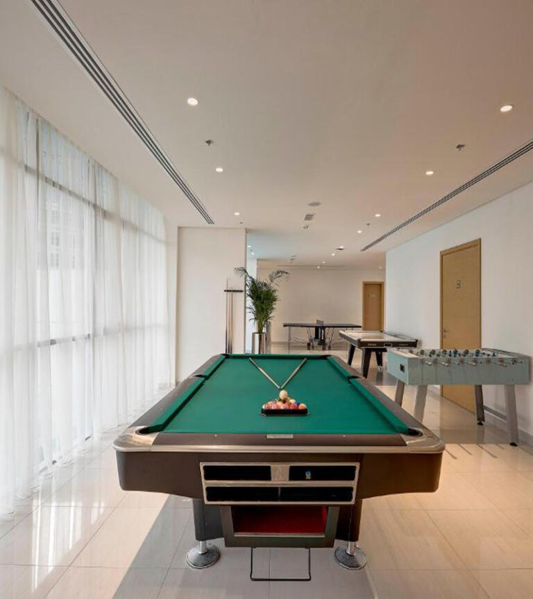 اتاق بازی هتل رویال کانتیننتال