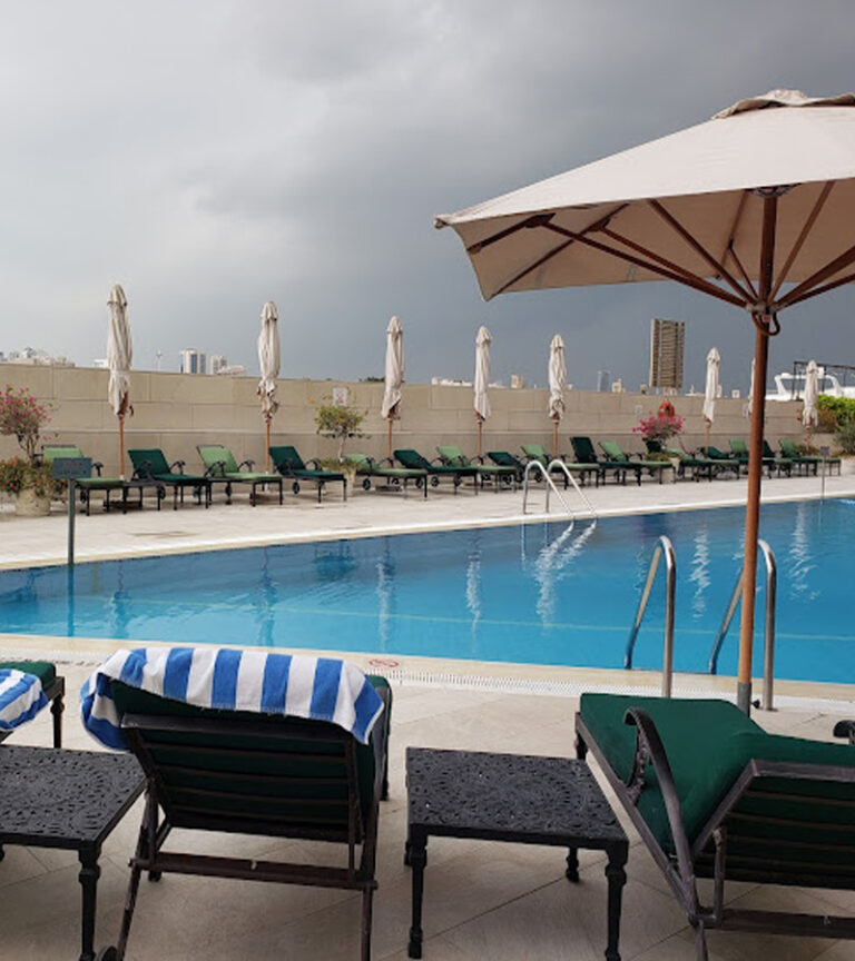 استخر هتل شرایتون کریک اند تاورز