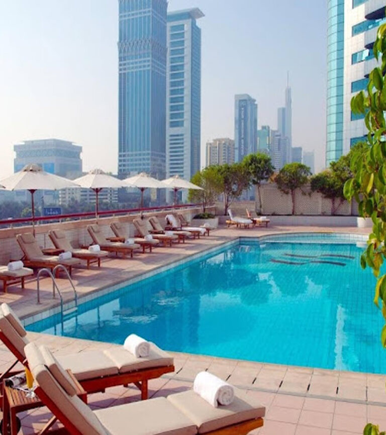 استخر هتل میلنیوم پلازا داون تاون