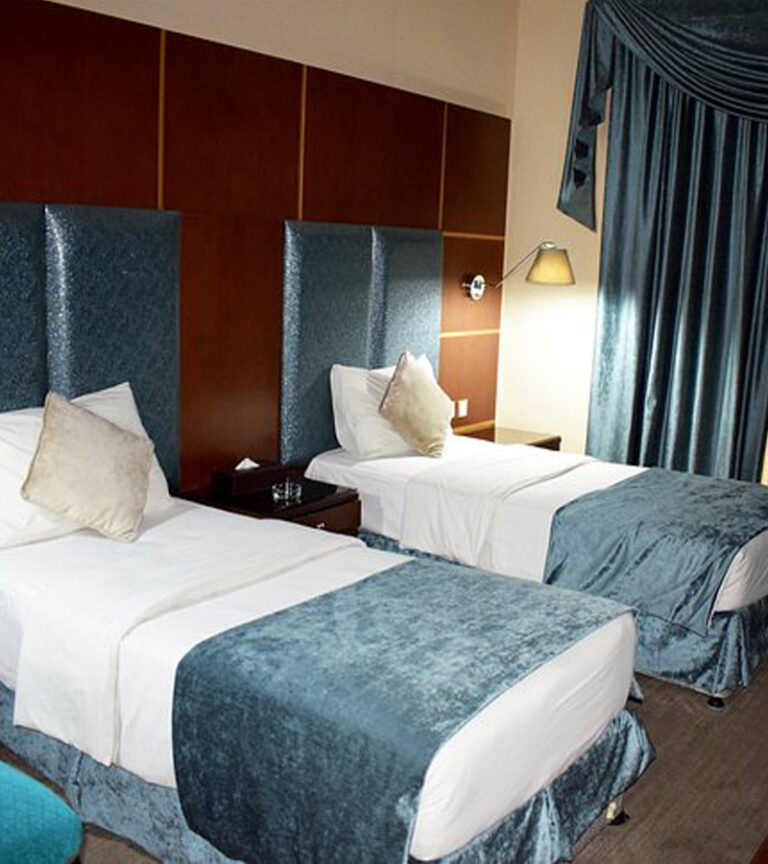 رزرو هتل کینگز پارک