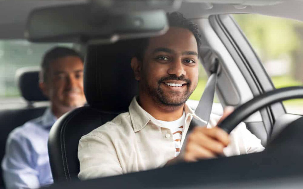 فرصت‌ها و الزامات استخدام راننده فارسی‌زبان در دبی