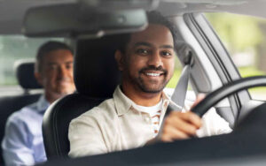 فرصت‌ها و الزامات استخدام راننده فارسی‌زبان در دبی