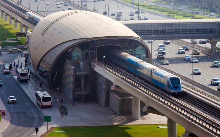 هر آنچه باید درباره ساعت کار مترو دبی بدانید